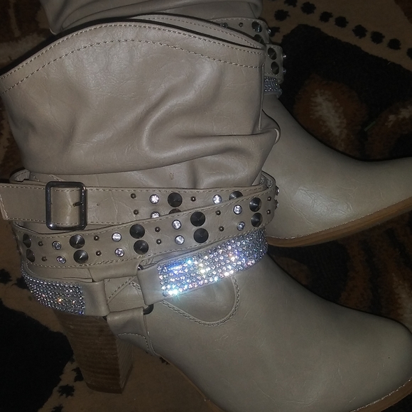 Some brand new boots never been world for women - Picture 2 of 6